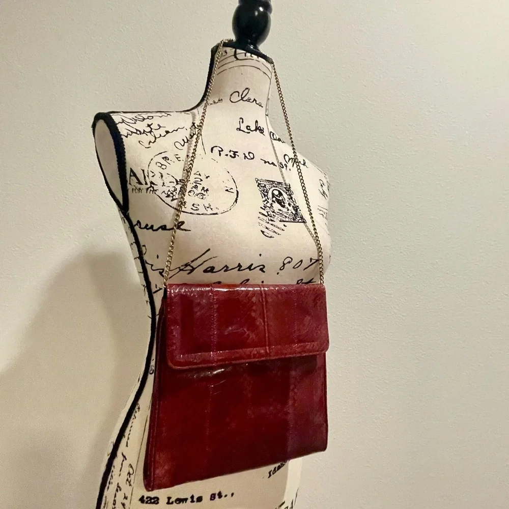 VTG 70’s Genuine Snakeskin Clutch Shoulder Bag Red Gold chain strap Flap LUXURY - Picture 15 of 15